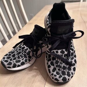 Adidas Womens Swift Run Black and White Animal Print Athletic Sneakers size 6